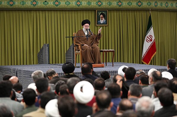 تأکید رهبر انقلاب بر لزوم تغییر آرایش رسانه‌ای و تبلیغاتی در مقابل جبهه فراگیر دشمن