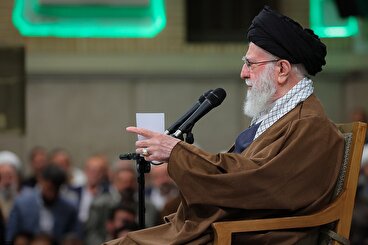 رهبر انقلاب: هدف امروز دشمن تغییر و تصرف در دل‌ها و فکرها و مغزهاست