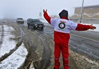 رها‌سازی ۳۰ خودروی گرفتار در برف و کولاک