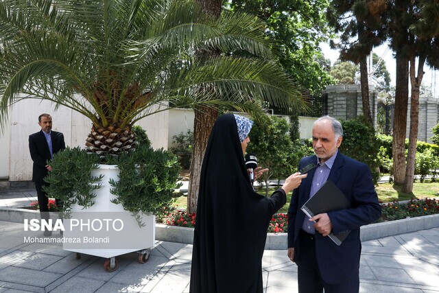 با تخلفات در بازار برخورد می‌کنیم