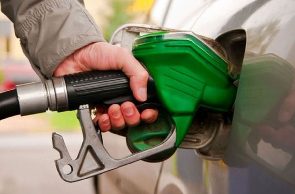 نیمه پر مصوبه بنزینی