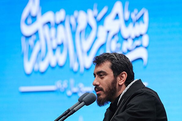 شعرخوانی حماسی مهدی رسولی در مراسم روز بسیج در حسینیه امام خمینی (ره)