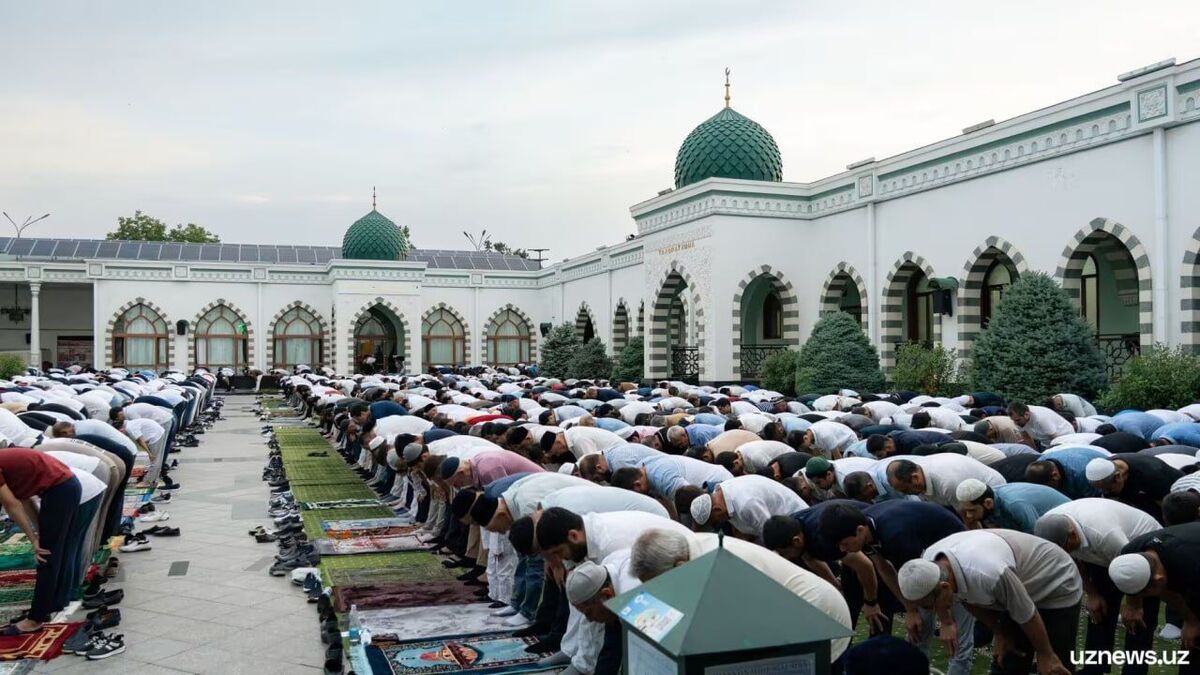 مسلمانان ازبکستان در پی خشکسالی طولانی نماز باران اقامه می‌کنند