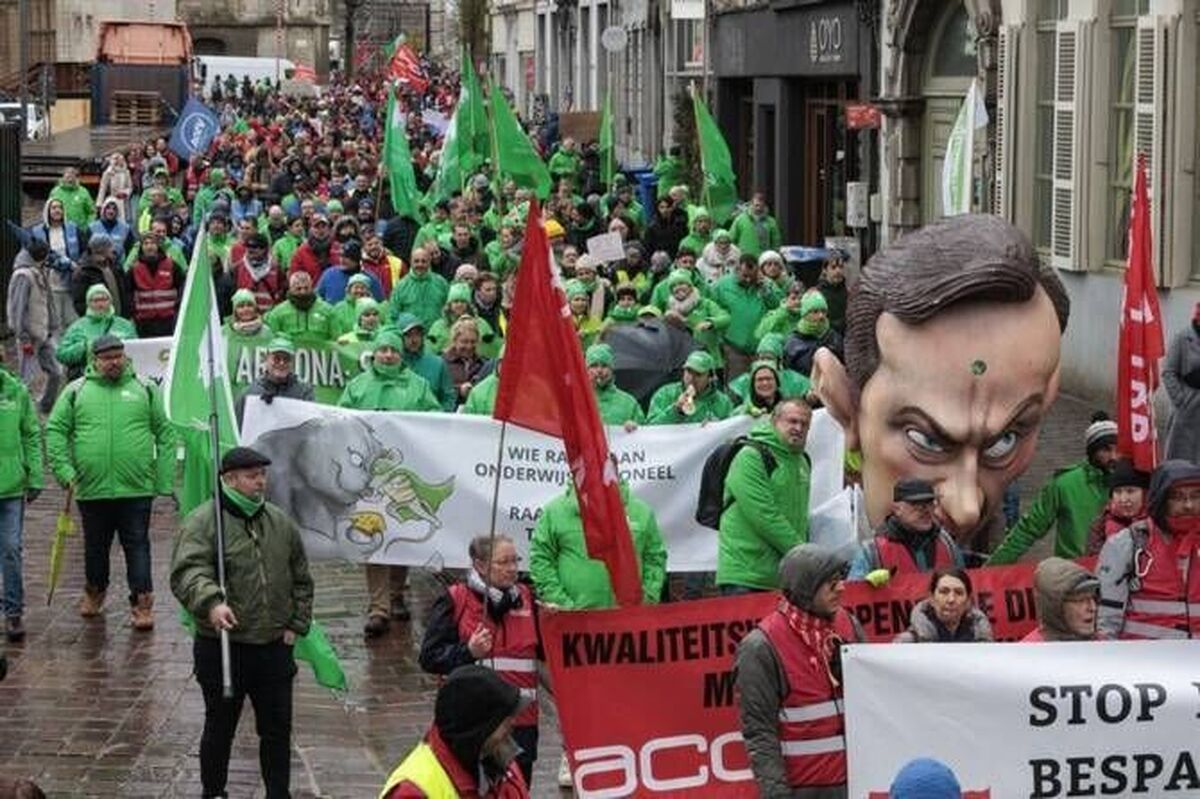 اعتصاب عمومی در بلژیک نظام آموزشی و حمل‌ونقل عمومی را مختل کرد