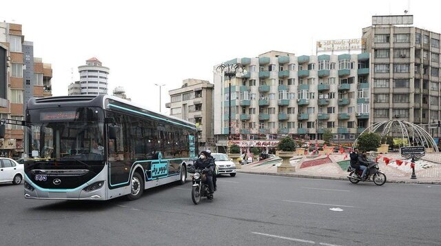 فعالیت ۳۲۰۰ اتوبوس در تهران و برقی سازی نیمی از ناوگان در مرکز پایتخت/ ورود ۷۵ متروباس ۲۶ متری