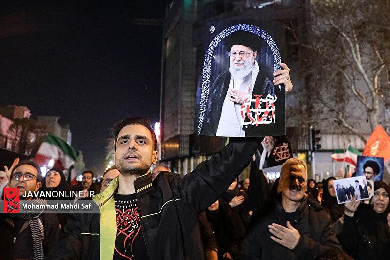 به عشق رهبر در میدان امام رضا(ع) تهران