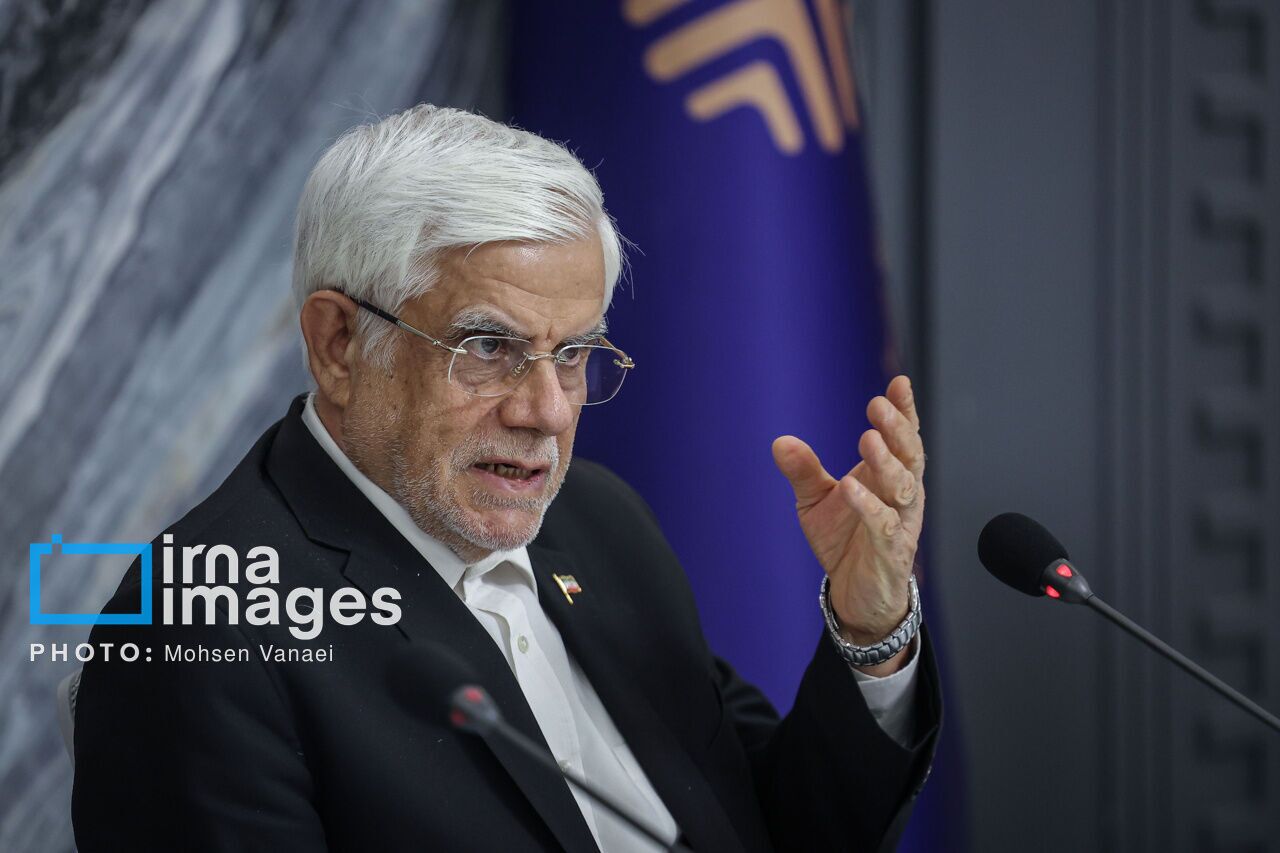 عارف: تعرض به کنیسه و کلیسا، حمله به قلب «ایران» است