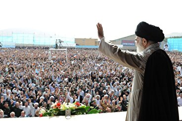 هنر بزرگ رهبر شهید