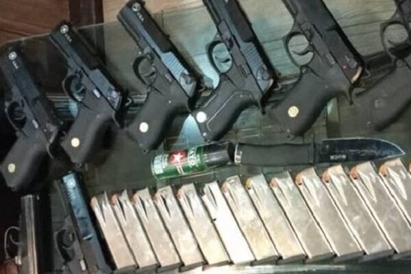انهدام باند قاچاق سلاح در پوشش کولبر و کشف ۱۳۰ قبضه کلت کمری