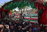 تشییع ۱۵ شهید خانوادگی بر روی دستان مردم شهید پرور کرج