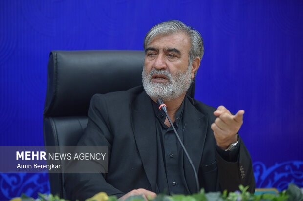 عزیزی: حالا از بازگشت وضعیت تنگه هرمز به قبل لذت ببرید