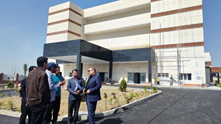 بازدید رئیس دانشگاه از پروژه بیمارستان کمالشهر