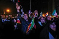 به عشق این پرچم مقدس همیشه در میدان خواهیم ماند