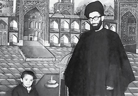 ساواکی‌ها آنچنان به پدر ضربه زدند که خون او بر زمین ریخت