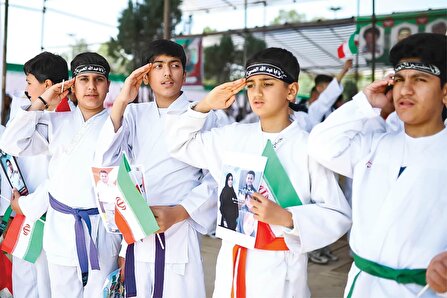 ایستاده می‌میریم