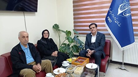 دیدار رییس اداره بنادر و دریانوردی استان گلستان با دو تن از معلمان دوران ابتدایی خود پس از ۴۲ سال