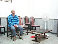مرد معتاد به طناب دار نزدیک شد