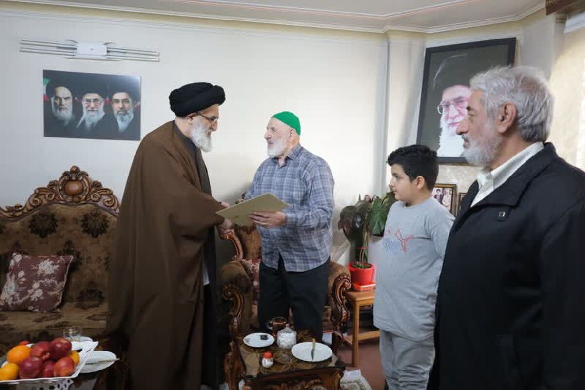 دیدار نماینده ولی فقیه در استان البرز با خانواده&zwnj;های شهدای جنگ رمضان