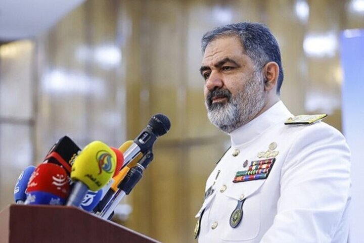 دریادار ایرانی: زیردریایی‌های ایران در آب‌های تنگه هرمز دست به ماشه هستند