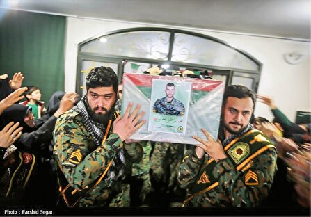 شهادت دلخراش پسرم گواه حقانیت جمهوری اسلامی است