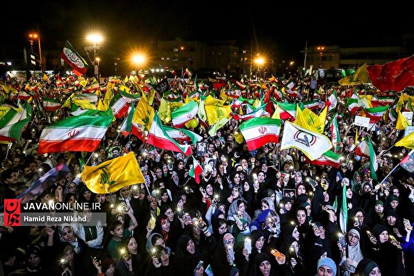 گزارشی از صدمین شب تجمع مردمی در میدان انقلاب تهران