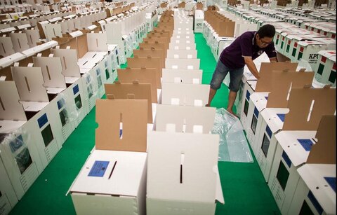 آماده کردن صندوق های انتخاباتی برای انتخابات سراسری 2024 اندونزی