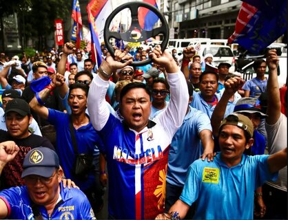 اعتراض رانندگان  سه چرخه های قدیمی در فیلیپین به طرح دولت برای نوسازی حمل و نقل عمومی 