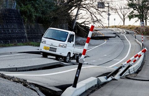 تخریب زیر ساخت های جاده ای ژاپن در اثر وقوع زلزله 