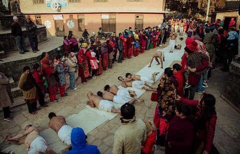 برگزاری یک مراسم آیینی هندویان در نپال