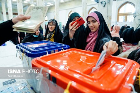 یک صندوق اخذ رای در تهران