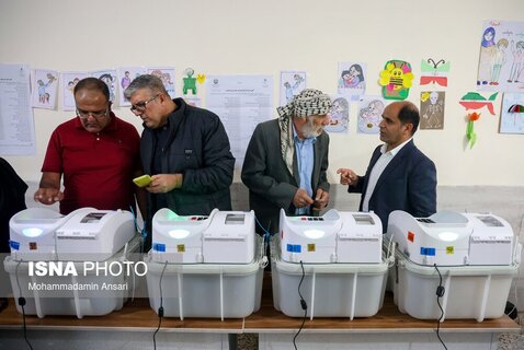  صندوق اخذ رای در آبادان