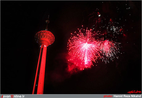 نورافشانی شب 22 بهمن در برج میلاد تهران در آخرین روز سی و چهارمین جشنواره فیلم فجر