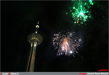 نورافشانی شب 22 بهمن در برج میلاد تهران در آخرین روز سی و چهارمین جشنواره فیلم فجر