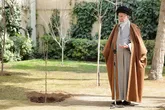 بیانات رهبر انقلاب پس از کاشت نهال در روز درختکاری