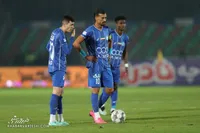 حال تیم خوب است، جز پنجره بسته! 