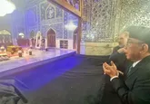 ادای احترام وزیر خارجه و رئیس مجلس اندونزی در مرقد قائد شهید ایران