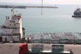صادرات نخستین محموله سنگ گابرو از بندرلنگه به قطر