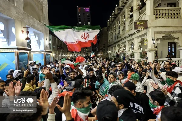 شادی ایرانی&zwnj;ها پس از برد برابر ژاپن در بازار دوحه