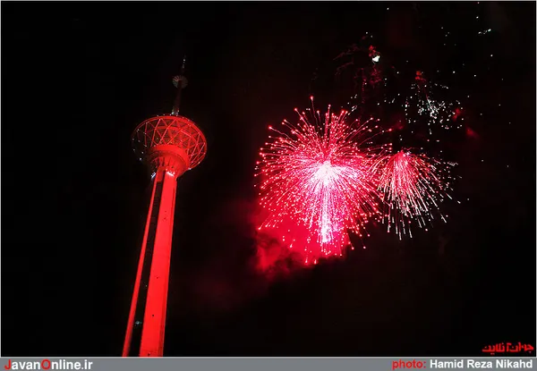 نورافشانی شب 22 بهمن در برج میلاد تهران در آخرین روز سی و چهارمین جشنواره فیلم فجر