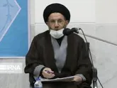 خون شهدا ضامن انقلاب اسلامی است.