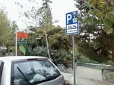 شهروندان حتی حق جای پارک معلولان را زیر پا می‌گذارند