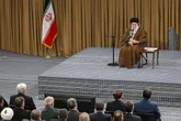 رهبر انقلاب: مسئولان نگویند رشد ۸ درصد اقتصاد نمی‌شود و به فلان قدر سرمایه‌گذاری خارجی نیاز دارد که معلوم است تحقق نمی‌یابد