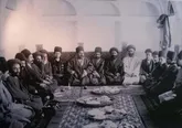 آداب جالب خواستگاری در دوران قاجار/ خواستگار‌ها با دقت تمام دختر را وارسی می‌کردند!