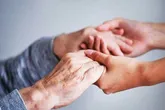 علاج این بیماری صعب در دست‌های خانواده است