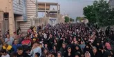 وداع به یادماندنی با پیکر شهید احمد ظفری/ اهالی نهاوند گل کاشتند