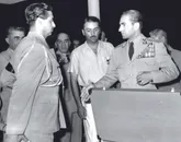 شاه از سمت نخست‌وزیری خود لذت می‌برد!