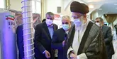 رهبر معظم انقلاب از نمایشگاه دستاوردهای صنعت هسته‌ای کشور بازدید کردند