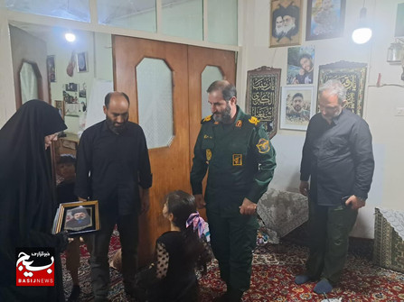 دیدار فرمانده لشکر ده سیدالشهدا (ع) استان البرز، با خانواده شهید والامقام بهروز واحدی