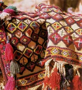 زنان در تولید محصولات صنایع دستی نقش به سزایی دارند