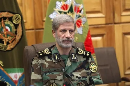 تا آخرین نفس از خاک پاک و استقلال ایران دفاع می‌کنیم